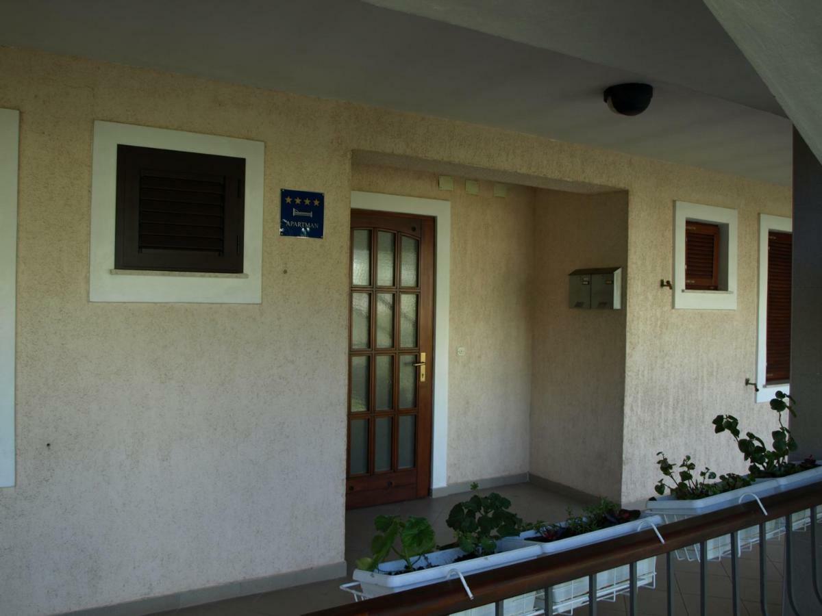 Apartment Branko With Free Parking Ičići Екстериор снимка