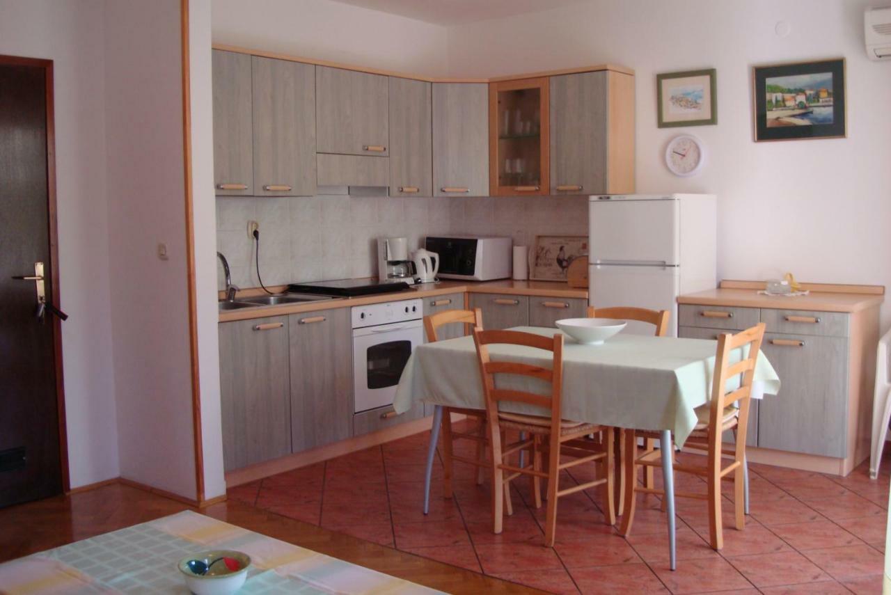 Apartment Branko With Free Parking Ičići Екстериор снимка
