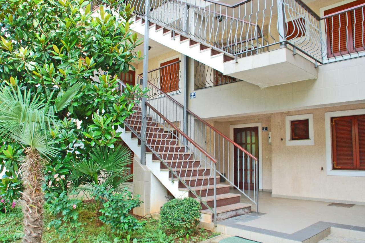 Apartment Branko With Free Parking Ičići Екстериор снимка