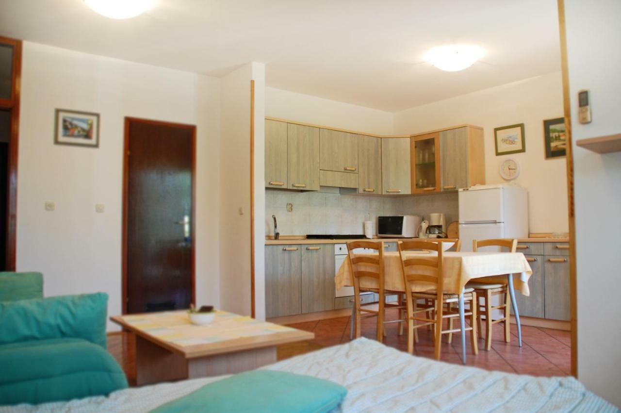 Apartment Branko With Free Parking Ičići Екстериор снимка