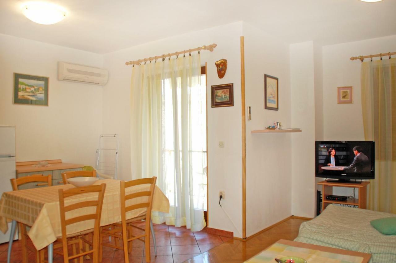 Apartment Branko With Free Parking Ičići Екстериор снимка