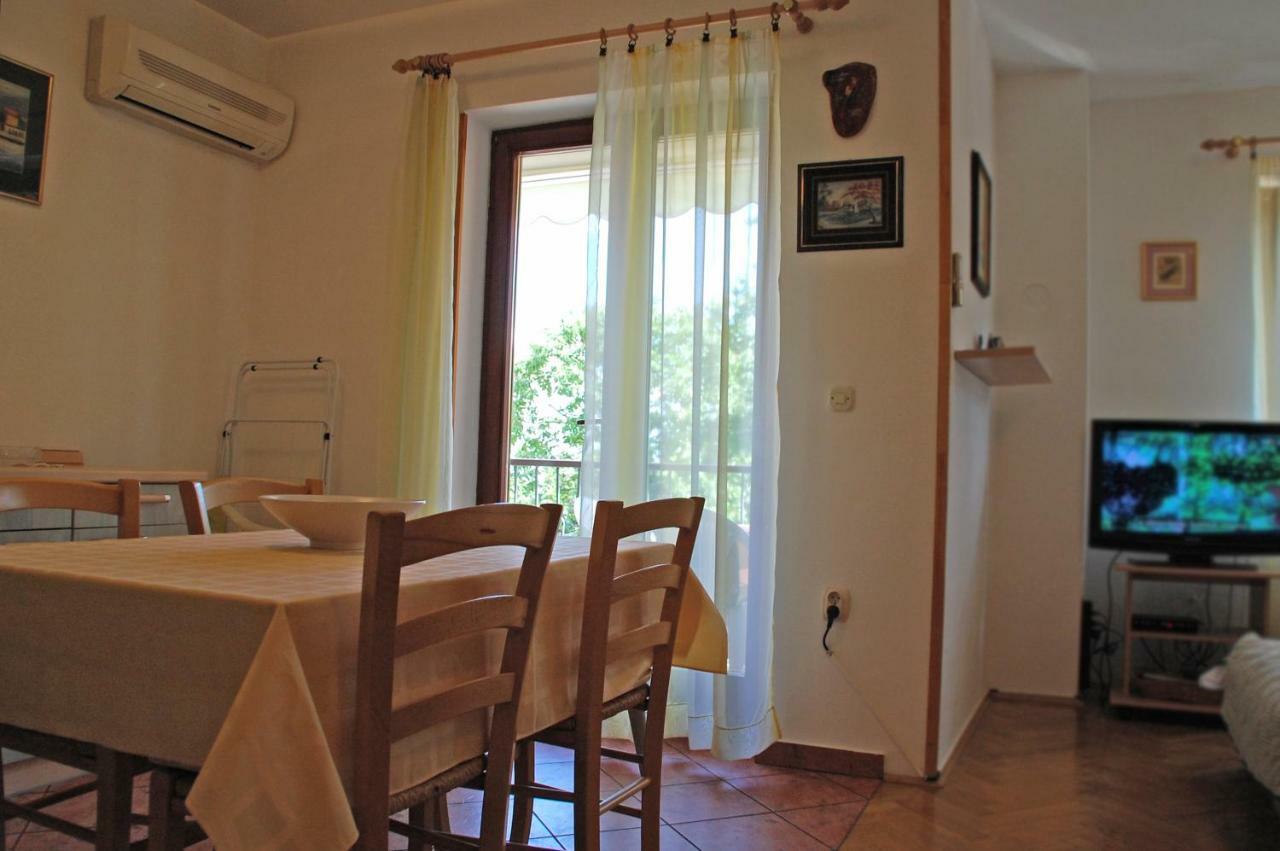 Apartment Branko With Free Parking Ičići Екстериор снимка